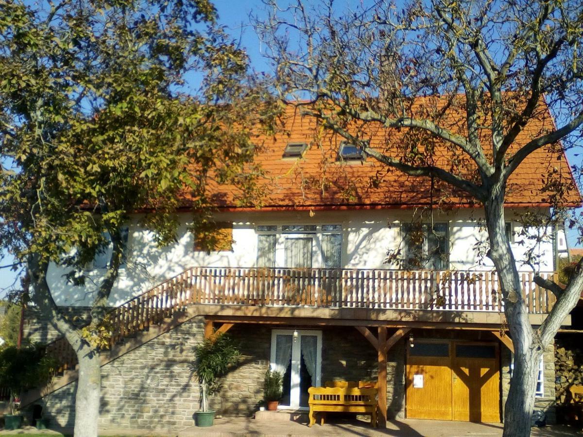 Jazmin Apartman Тихань Экстерьер фото
